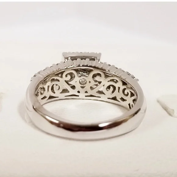 10K Halo Diamond Ring - Picture 8 of 11